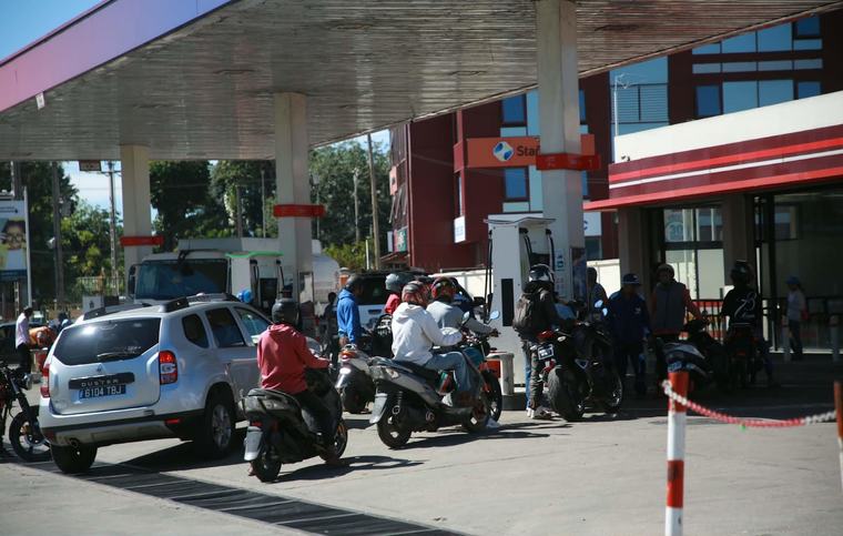 CARBURANT - Le sans plomb bondit de 200 ariary